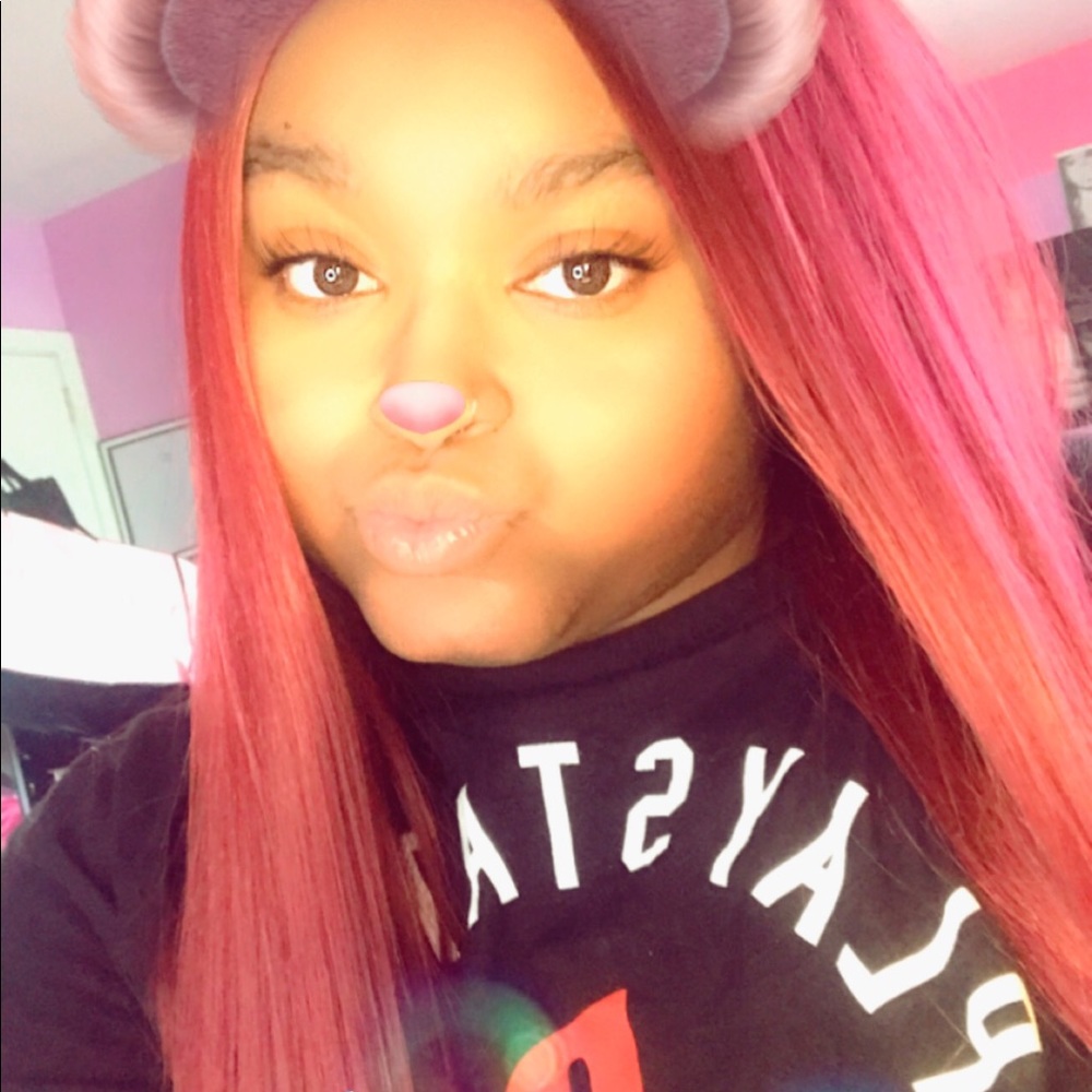 Red wig - Picture 3 of 3